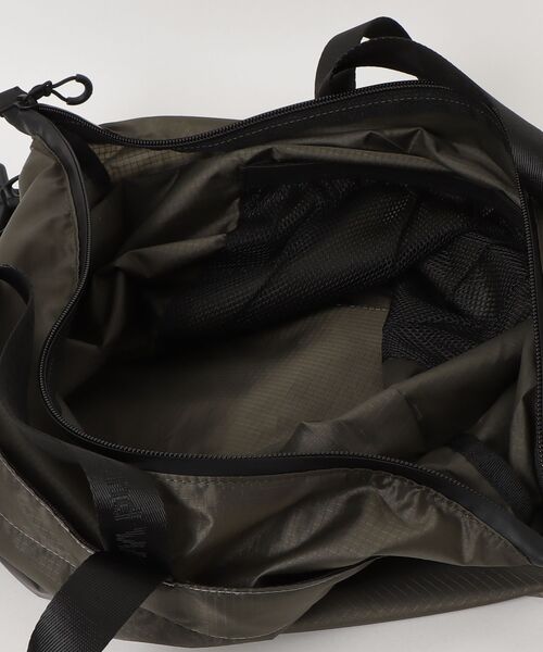 and wander(アンドワンダー)の「and wander/アンドワンダー CRISPY RIP LOGO TOTE BAG トート(トートバッグ・メンズ・カーキ/ブラック・F)」の5枚目の写真