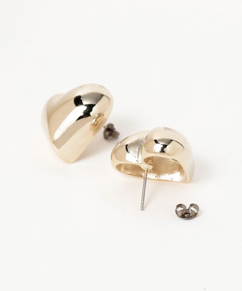 Ray BEAMS(レイビームス)の「Chalulu / プランプ ハート ピアス(ピアス(両耳用)・レディース・シルバー/ゴールド・ONE SIZE)」の3枚目の写真