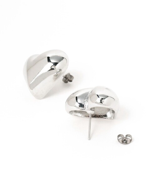 Ray BEAMS(レイビームス)の「Chalulu / プランプ ハート ピアス(ピアス(両耳用)・レディース・シルバー/ゴールド・ONE SIZE)」の4枚目の写真