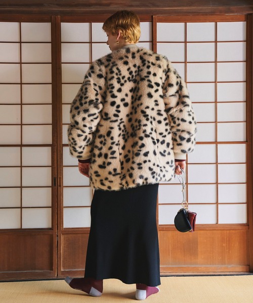 OMMO(オーエムエムオー)の「VOLUME FUR BZ(ブルゾン・レディース・ブラウン/ホワイト系その他・38/36)」の7枚目の写真