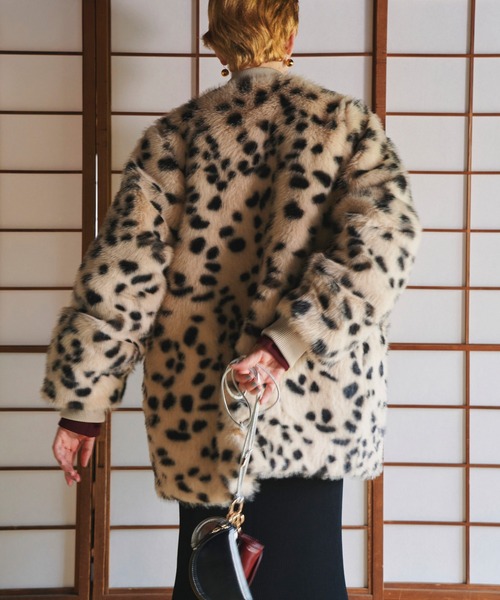 OMMO(オーエムエムオー)の「VOLUME FUR BZ(ブルゾン・レディース・ブラウン/ホワイト系その他・38/36)」の8枚目の写真