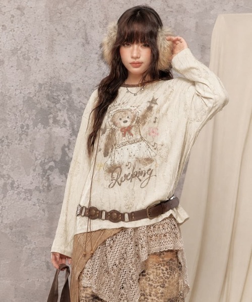 Sibra（シブラ）の「ヴィンテージベアプリントダメージジャガード長袖トップス（Tシャツ/カットソー・レディース・アイボリー/ベージュ・M）」の3枚目の写真