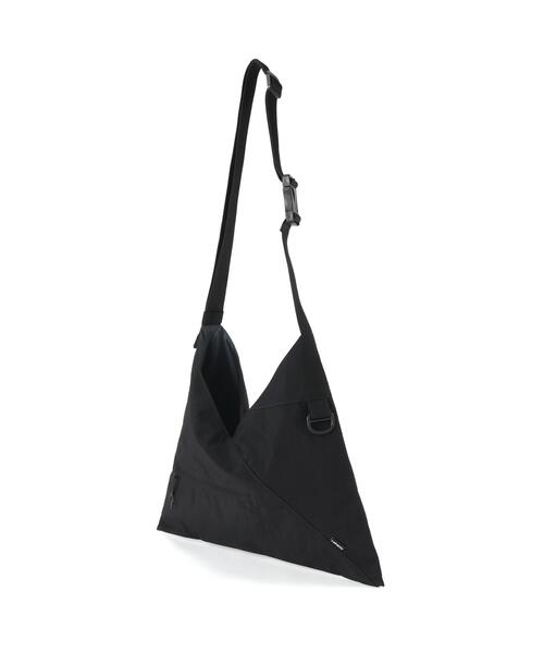+phenix（プラスフェニックス）の「+phenix/プラスフェニックス/TECH FUROSHIKI BAG（ショルダーバッグ・メンズ・グレー/ブラック・F）」の3枚目の写真