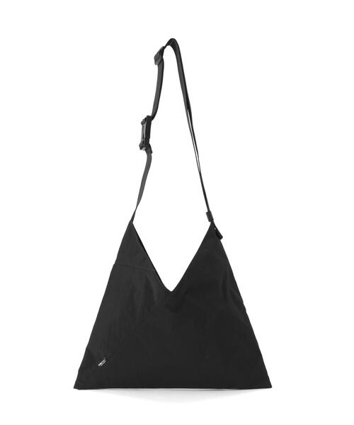 +phenix（プラスフェニックス）の「+phenix/プラスフェニックス/TECH FUROSHIKI BAG（ショルダーバッグ・メンズ・グレー/ブラック・F）」の4枚目の写真