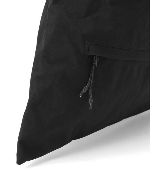 +phenix（プラスフェニックス）の「+phenix/プラスフェニックス/TECH FUROSHIKI BAG（ショルダーバッグ・メンズ・グレー/ブラック・F）」の9枚目の写真