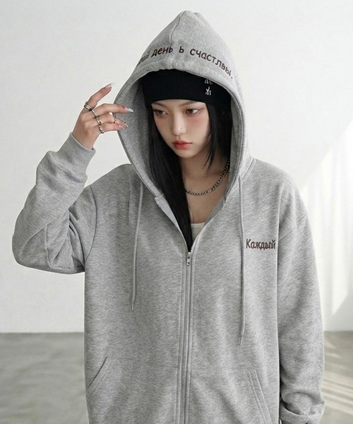 non-hedge（ノンヘッジ）の「フードロゴ刺繍ジップパーカー（パーカー・レディース・オートミール/レッド/グレー/ブラウン/ネイビー/ブラック・FREE）」の3枚目の写真
