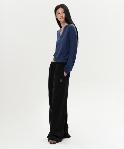 ERA（エラ）の「ユニセックス ERA ストレートスウェットパンツ - ブラック（スウェットパンツ・レディース・その他・SMALL/MEDIUM/LARGE）」の3枚目の写真
