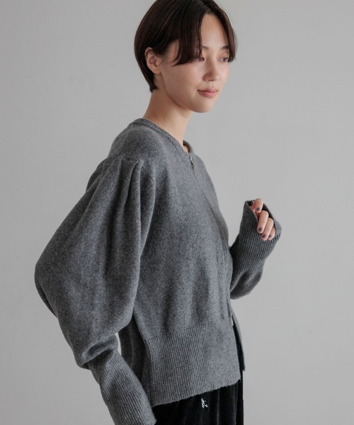 LOWRYS FARM(ローリーズファーム)の「パフZIPカーディガン 1074560(カーディガン/ボレロ・レディース・ブラック/アイボリー/グレー・FREE)」の3枚目の写真