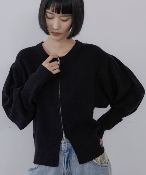 LOWRYS FARM(ローリーズファーム)の「パフZIPカーディガン 1074560(カーディガン/ボレロ・レディース・ブラック/アイボリー/グレー・FREE)」の2枚目の写真