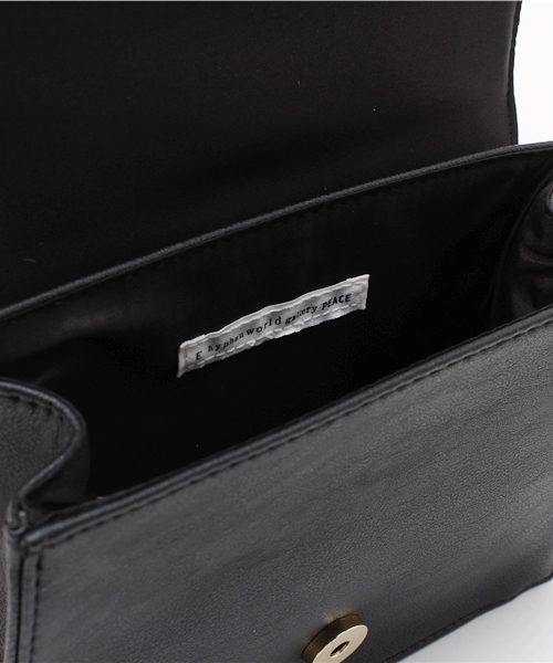 E hyphen world gallery（イーハイフンワールドギャラリー）の「コンパクトバッグ（ショルダーバッグ・レディース・アイボリー/ブラック/マスタード/ブルーグリーン/ピンクベージュ・FREE）」の9枚目の写真