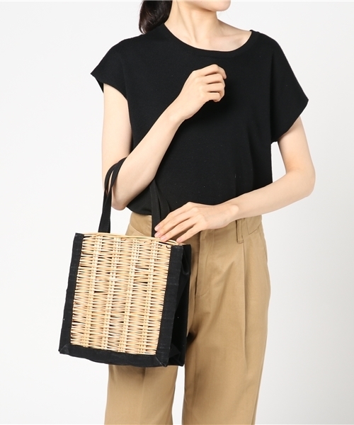 LBC（エルビーシー）の「WILLOW シカクバッグ    （トートバッグ・レディース・ベージュ・FREE）」の6枚目の写真