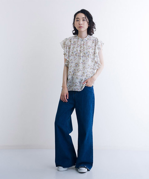 MERLOT（メルロー）の「バンドカラーラッフルスリーブボタニカル柄ブラウス1152（シャツ/ブラウス・レディース・ブラック/イエロー/ホワイト・FREE）」の7枚目の写真