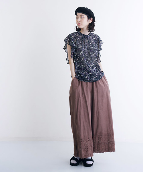 MERLOT（メルロー）の「バンドカラーラッフルスリーブボタニカル柄ブラウス1152（シャツ/ブラウス・レディース・ブラック/イエロー/ホワイト・FREE）」の9枚目の写真