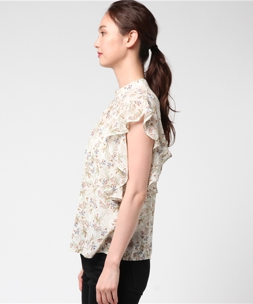 MERLOT（メルロー）の「バンドカラーラッフルスリーブボタニカル柄ブラウス1152（シャツ/ブラウス・レディース・ブラック/イエロー/ホワイト・FREE）」の12枚目の写真