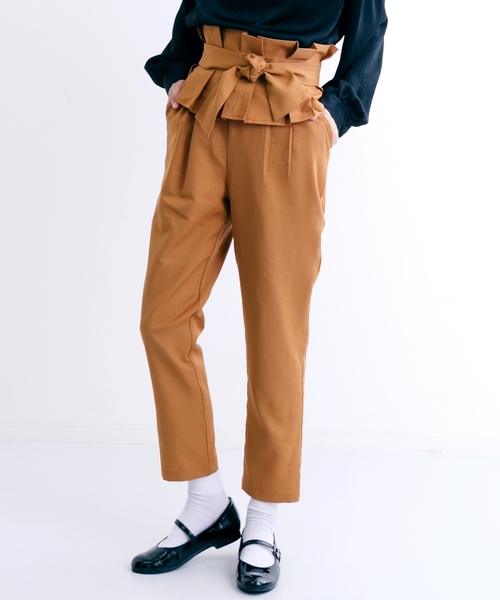 merlot plus（メルロープリュス）の「サッシュベルト付きテーパードパンツ1024（その他パンツ・レディース・ブラック/レッド/イエロー・FREE）」の2枚目の写真