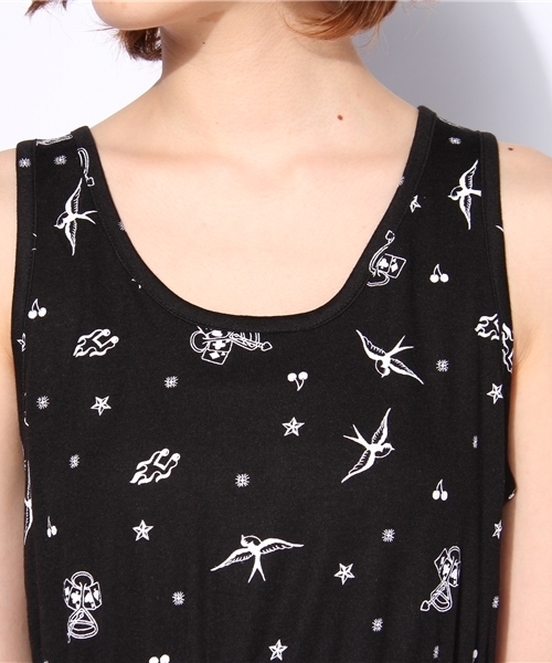 WEGO（ウィゴー）の「タトゥー総柄ワンピース（ワンピース・レディース・オフホワイト/ブラック・FREE）」の6枚目の写真