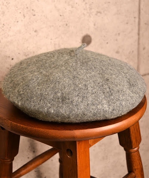 VIBGYOR Women（ヴィブジョー　ウィメン）の「カラフルウールベレー帽（ハンチング/ベレー帽・レディース・ホワイト/チャコールグレー/ライトグレー/ブラック/ダークブラウン/ネイビー/ブラウン/グレー/レッド/オリーブ/ブルー/マスタード/ワインレッド/アイボリー・FREE）」の5枚目の写真