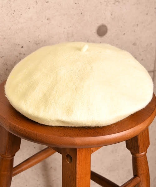 VIBGYOR Women（ヴィブジョー　ウィメン）の「カラフルウールベレー帽（ハンチング/ベレー帽・レディース・ホワイト/チャコールグレー/ライトグレー/ブラック/ダークブラウン/ネイビー/ブラウン/グレー/レッド/オリーブ/ブルー/マスタード/ワインレッド/アイボリー・FREE）」の2枚目の写真