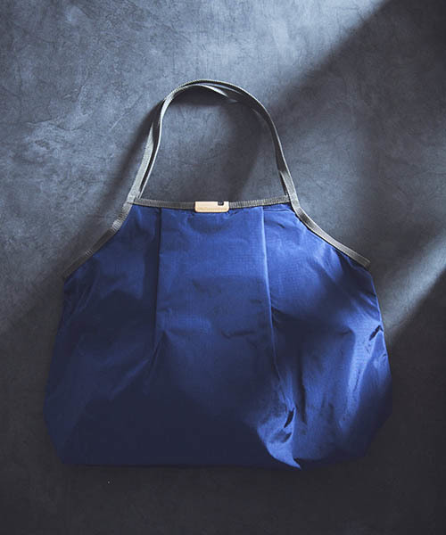 Butler Verner Sails(バトラーヴァーナーセイルス)の「【Butler Verner Sails】リップナイロン バルーンビッグトート(トートバッグ・レディース・ブラック/ブルー/グリーン・FREE)」の3枚目の写真