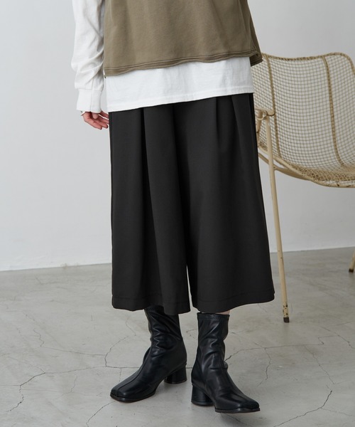 Chaco closet(チャコ クローゼット)の「タック入りウエストゴム ロングガウチョパンツ(その他パンツ・レディース・オリーブ/ベージュ/ブラック/ネイビー・FREE)」の5枚目の写真