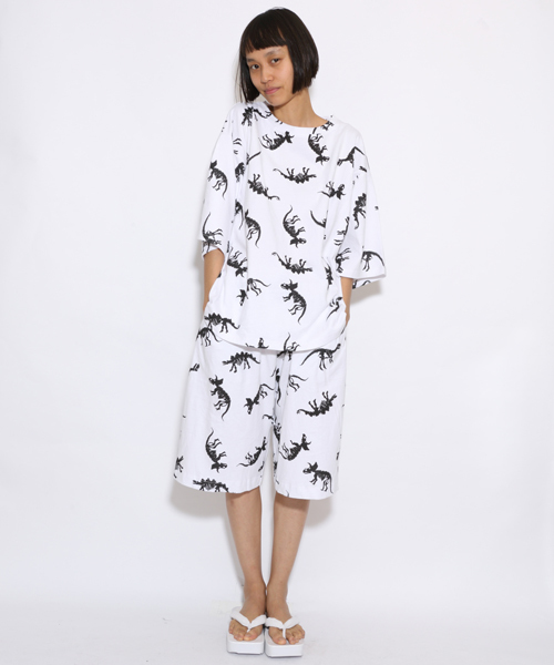 i（アイ）の「恐竜（大）プリント膝丈パンツ（その他パンツ・レディース・ホワイト/ブラック・ﾌﾘ-）」の9枚目の写真