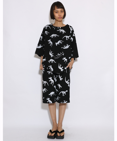 i（アイ）の「恐竜（大）プリント膝丈パンツ（その他パンツ・レディース・ホワイト/ブラック・ﾌﾘ-）」の8枚目の写真