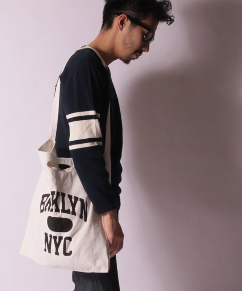 AMERICAN RAG CIE（アメリカンラグシー）の「AMERICAN RAG CIE キャンバス2WAYプリントバッグ【WEB限定】∴（ショルダーバッグ・メンズ・オフホワイト・FREE）」の11枚目の写真