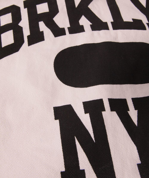 AMERICAN RAG CIE（アメリカンラグシー）の「AMERICAN RAG CIE キャンバス2WAYプリントバッグ【WEB限定】∴（ショルダーバッグ・メンズ・オフホワイト・FREE）」の3枚目の写真