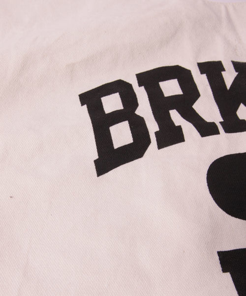 AMERICAN RAG CIE（アメリカンラグシー）の「AMERICAN RAG CIE キャンバス2WAYプリントバッグ【WEB限定】∴（ショルダーバッグ・メンズ・オフホワイト・FREE）」の4枚目の写真