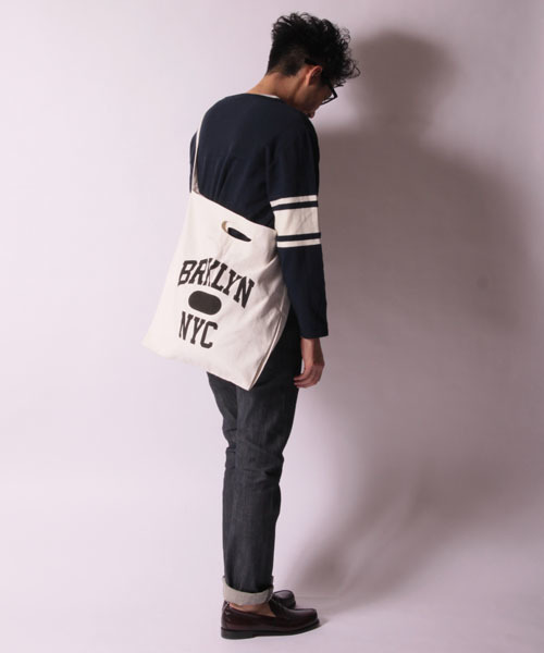 AMERICAN RAG CIE（アメリカンラグシー）の「AMERICAN RAG CIE キャンバス2WAYプリントバッグ【WEB限定】∴（ショルダーバッグ・メンズ・オフホワイト・FREE）」の8枚目の写真