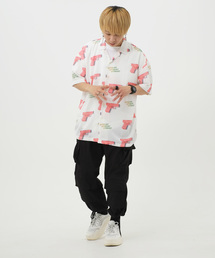 ピストルカラー総柄シャツ