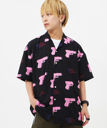 ピストルカラー総柄シャツ
