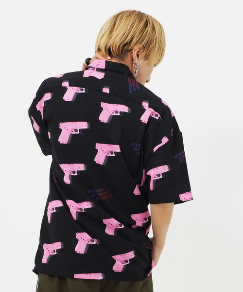 6126【美品】シュプリーム　半袖シャツ　Guns Shirt ピストル 総柄 6126【美品】シュプリーム 半袖シャツ Guns Shirt ピストル 総柄