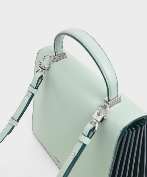 CHARLES & KEITH（チャールズ & キース）の「クロックエフェクトトップハンドルバッグ / Croc-Effect Top Handle Bag（ハンドバッグ・レディース・ブラック/パープル/ミント・M）」の6枚目の写真