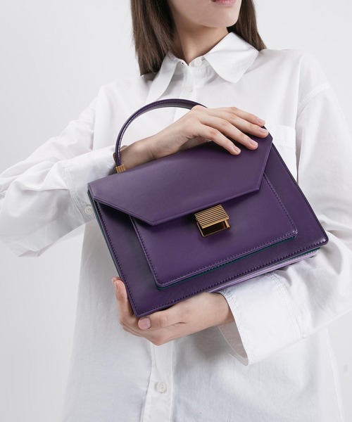 CHARLES & KEITH（チャールズ & キース）の「クロックエフェクトトップハンドルバッグ / Croc-Effect Top Handle Bag（ハンドバッグ・レディース・ブラック/パープル/ミント・M）」の5枚目の写真