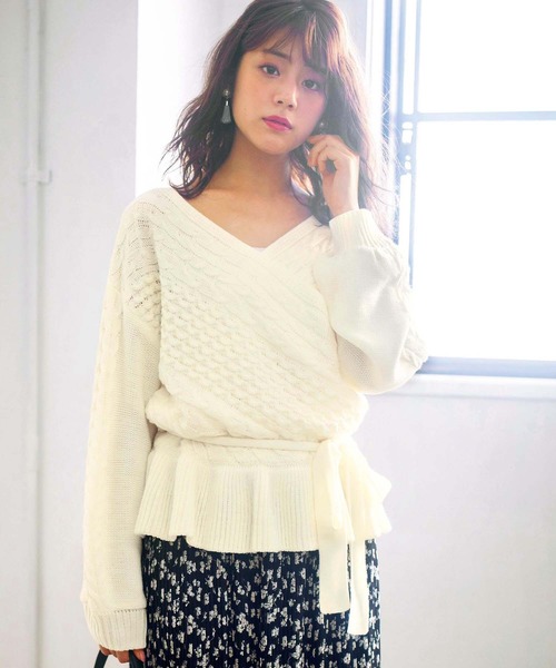 GeeRA(ジーラ)の「カシュクールケーブルニットトップス(ニット/セーター・レディース・オフホワイト・LARGE/MEDIUM/X-LARGE)」の1枚目の写真