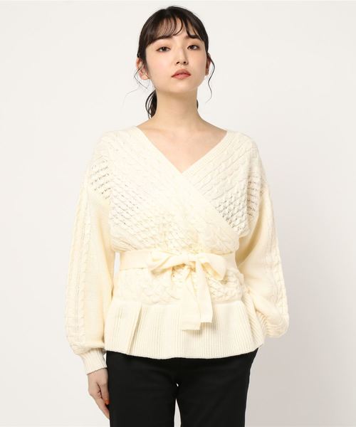 GeeRA(ジーラ)の「カシュクールケーブルニットトップス(ニット/セーター・レディース・オフホワイト・LARGE/MEDIUM/X-LARGE)」の2枚目の写真