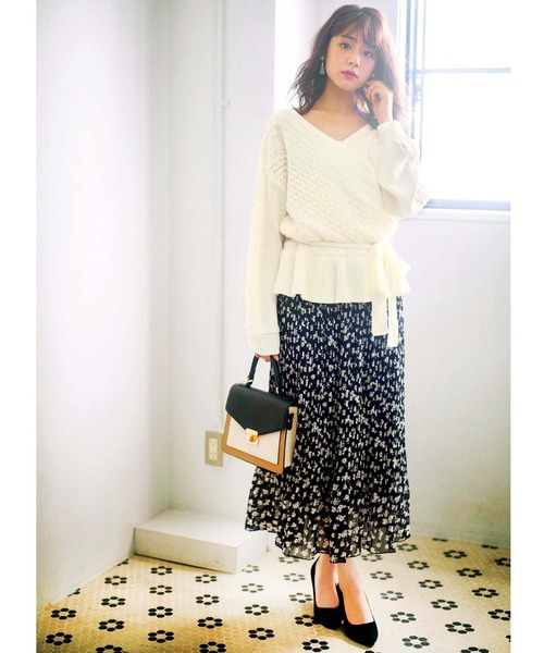 GeeRA(ジーラ)の「カシュクールケーブルニットトップス(ニット/セーター・レディース・オフホワイト・LARGE/MEDIUM/X-LARGE)」の3枚目の写真