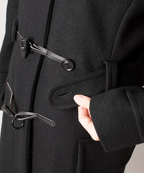 NANO universe(ナノユニバース)の「ハードメルトンロングダッフルコート(ダッフルコート・レディース・ブラック/ベージュ/ネイビー・36/38)」の14枚目の写真