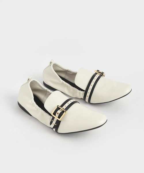 CHARLES & KEITH（チャールズ & キース）の「バックルディテール スタッズドローファー / Buckle Detail Studded Loafers（ローファー・レディース・ブラック/ブラウン/オフホワイト・22.5cm/23cm/23.5cm/24.5cm/25cm/25.5cm）」の5枚目の写真