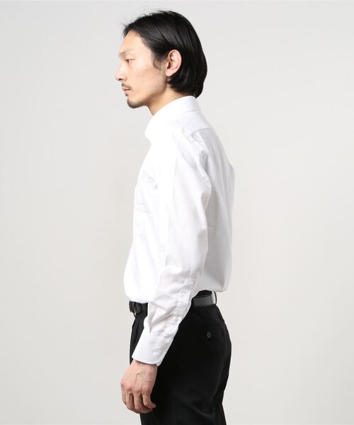 Perfect Suit FActory(パーフェクトスーツファクトリー)の「ボタンダウンワイシャツ クラシコ 和柄 白ドビー矢羽根(ビジネスシャツ・メンズ・ホワイト・首回り37cm-裄丈80cm/首回り39cm-裄丈82cm/首回り41cm-裄丈84cm/首回り43cm-裄丈86cm/首回り45cm-裄丈86cm)」の2枚目の写真