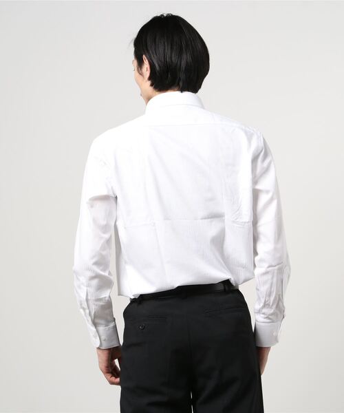Perfect Suit FActory(パーフェクトスーツファクトリー)の「ボタンダウンワイシャツ クラシコ 和柄 白ドビー矢羽根(ビジネスシャツ・メンズ・ホワイト・首回り37cm-裄丈80cm/首回り39cm-裄丈82cm/首回り41cm-裄丈84cm/首回り43cm-裄丈86cm/首回り45cm-裄丈86cm)」の3枚目の写真