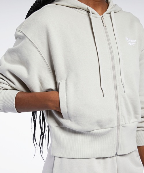 Reebok(リーボック)の「クラシックス ファウンデーション フレンチテリー フーディー / Classics Foundation French Terry Hoodie(パーカー・レディース・サンドベージュ/ブラック・X-LARGE/SMALL/MEDIUM/LARGE)」の11枚目の写真