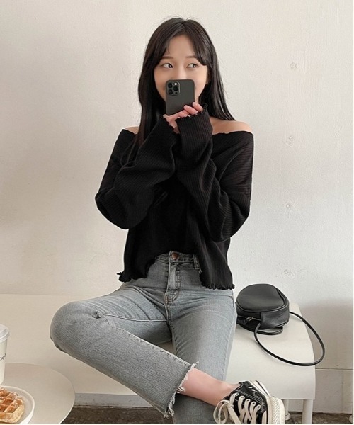 SONA(ソナ)の「SONYUNARA ウェイブオフショルダーリブTシャツ(Tシャツ/カットソー・レディース・ブラック/ライトベージュ・FREE)」の4枚目の写真
