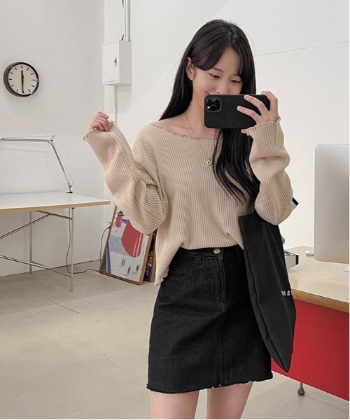 SONA(ソナ)の「SONYUNARA ウェイブオフショルダーリブTシャツ(Tシャツ/カットソー・レディース・ブラック/ライトベージュ・FREE)」の13枚目の写真