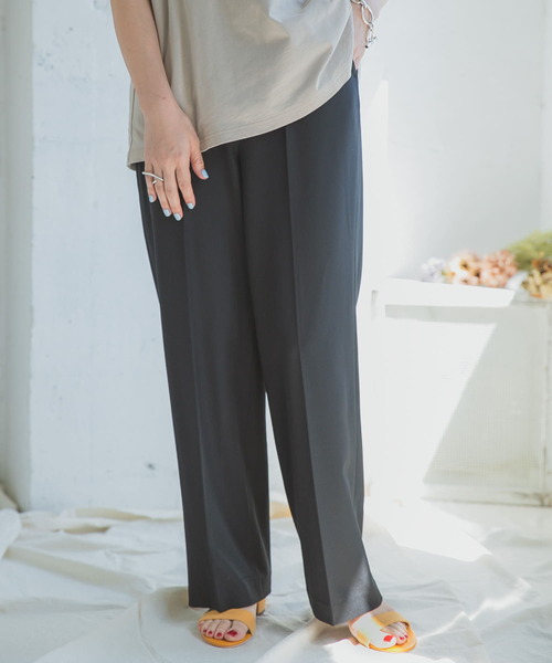 ITEMS URBANRESEARCH(アイテムズ アーバンリサーチ)の「カラーイージーワイドパンツ(その他パンツ・レディース・ベージュ/レッド/ブラック/モカ・SMALL/MEDIUM/LARGE)」の2枚目の写真