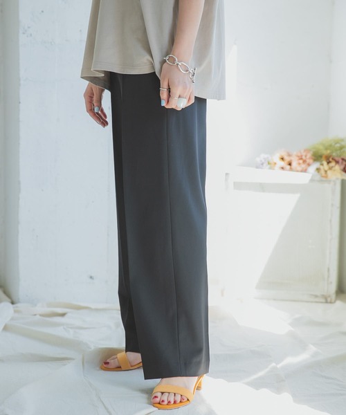 ITEMS URBANRESEARCH(アイテムズ アーバンリサーチ)の「カラーイージーワイドパンツ(その他パンツ・レディース・ベージュ/レッド/ブラック/モカ・SMALL/MEDIUM/LARGE)」の15枚目の写真