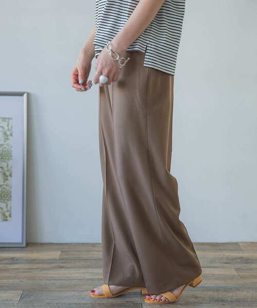 ITEMS URBANRESEARCH(アイテムズ アーバンリサーチ)の「カラーイージーワイドパンツ(その他パンツ・レディース・ベージュ/レッド/ブラック/モカ・SMALL/MEDIUM/LARGE)」の5枚目の写真