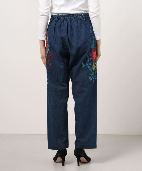 BOHEMIANS（ボヘミアンズ）の「BOHEMIANS/ボヘミアンズ　DENIM GARDEN PATCH BIRD RELAX TUCK PANTS（デニムパンツ・レディース・その他・SMALL）」の2枚目の写真
