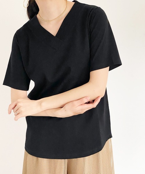 ottilie(オティーリエ)の「VネックラウンドヘムTシャツ(Tシャツ/カットソー・レディース・ブラック/オフホワイト/チャコールグレー/ベージュ・FREE)」の11枚目の写真